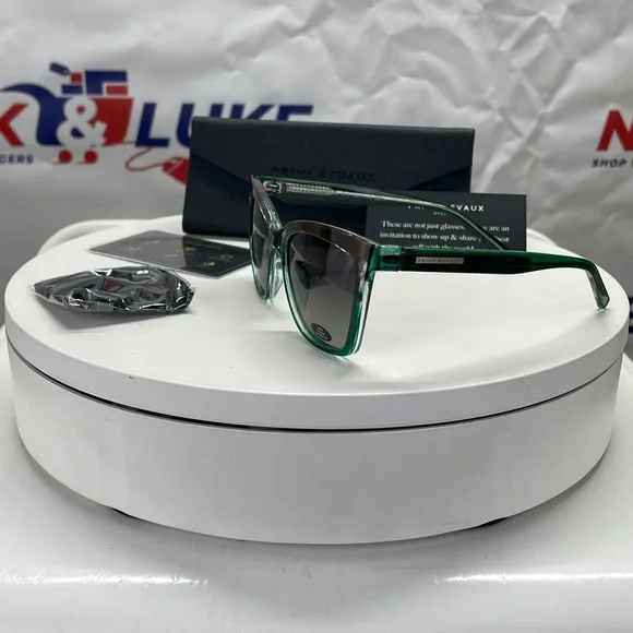 The Off Beat women’s sunglasses 🕶️ by Prive Revaux. Polarized protection. - Picture 4 of 6